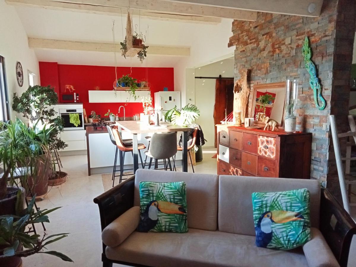 Logement De Charme Avec Piscine Et Jacuzzi Carnoules  Kültér fotó