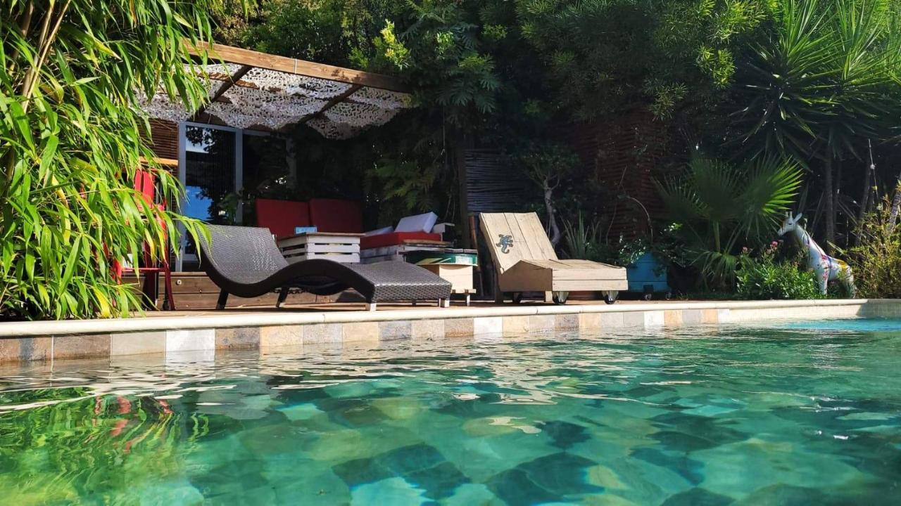 Logement De Charme Avec Piscine Et Jacuzzi Carnoules  Kültér fotó